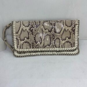 Inzi white leather snakeskin wristlet clutch envelope with Silver Chain Accent